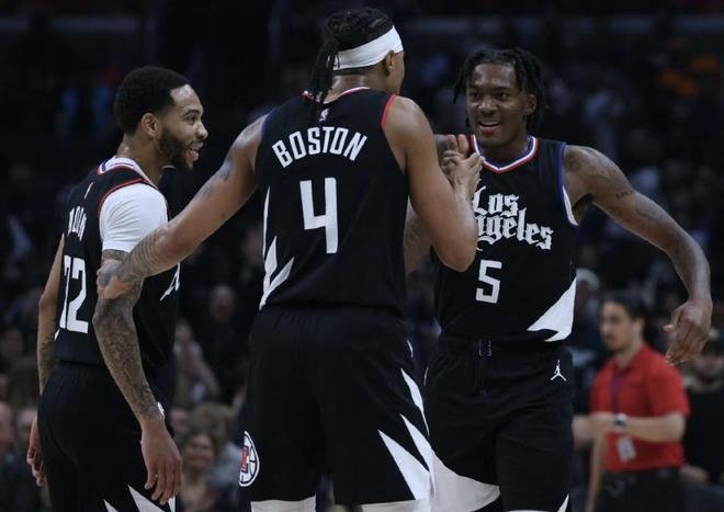 早报：一夜倒退11年（早讯：一夜回到十一年前）