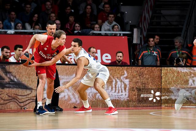 体坛：多家中超球队有意全北队长朴镇燮，浙江队目前最接近（全北队长朴镇燮获多家中超俱乐部青睐，浙江队目前最接近）