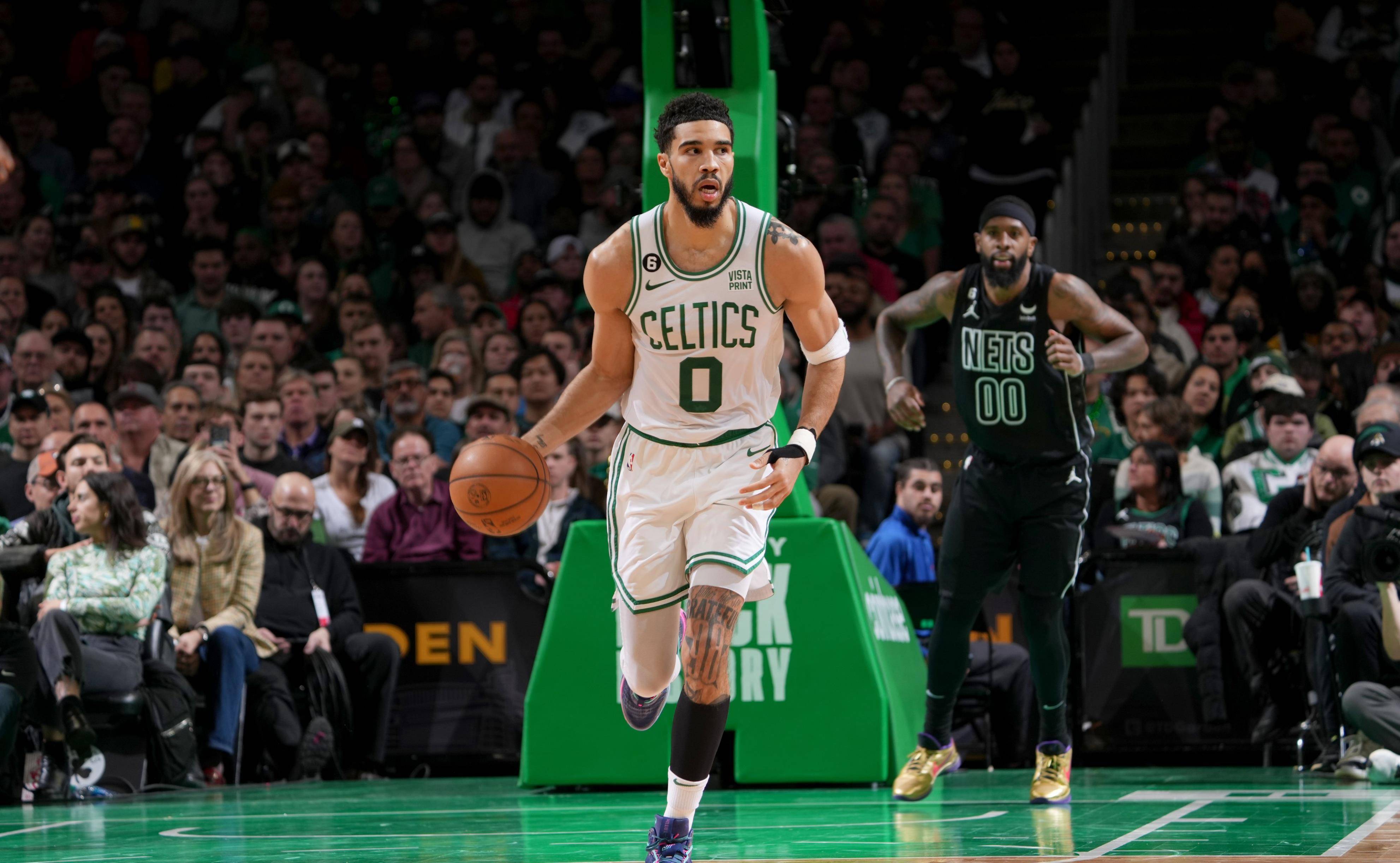 队报：里昂公布24／25赛季财报，俱乐部净亏损超2亿欧元（队报：里昂发布24／25赛季财报，净亏损超过2亿欧元）