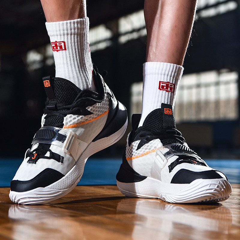 胡特格拉：下半场没有打穿巴萨高位防线；巴萨的球员天赋很高（胡特格拉：下半场未能破解巴萨高位逼抢；巴萨球员天赋出众）