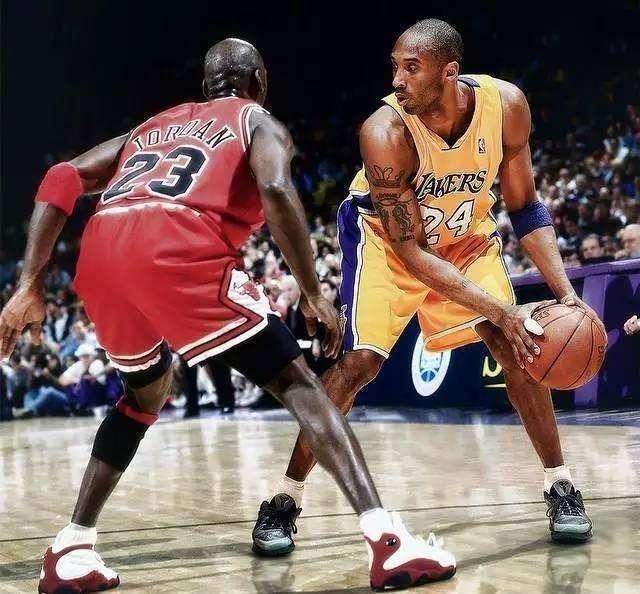 足球国足专机启程，目标三连胜（国足包机起航，剑指三连胜）