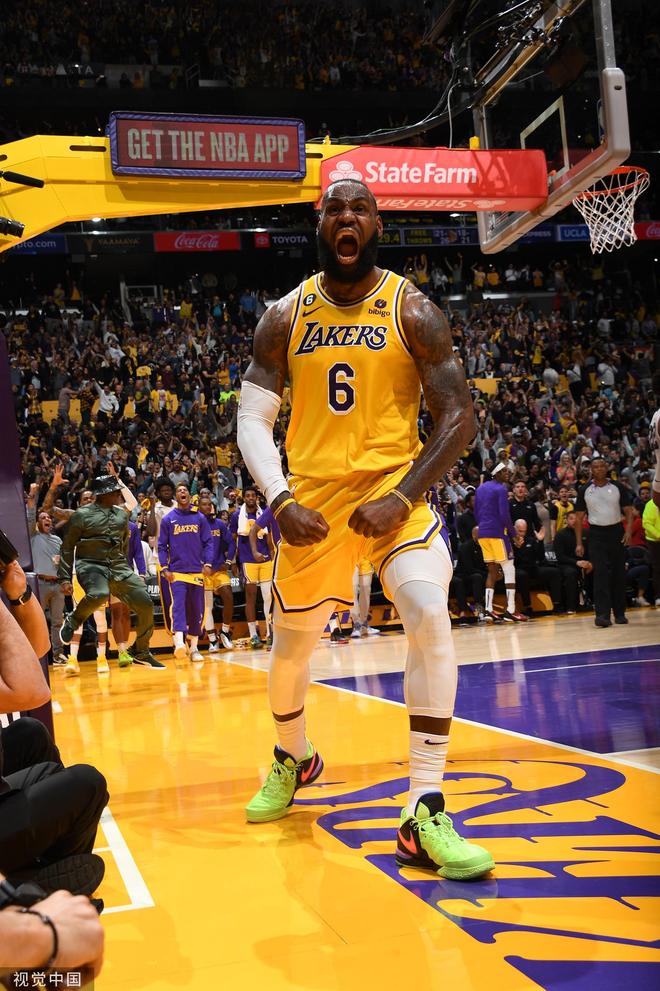 NBA球员交易动态及球队影响（NBA球员转会动向与球队格局变化）