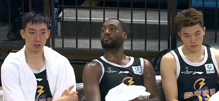 跟队：弗拉霍维奇伤情不乐观，很可能缺阵5-6周甚至更长时间（队内消息：弗拉霍维奇伤势不佳，预计缺阵5-6周甚至更久）