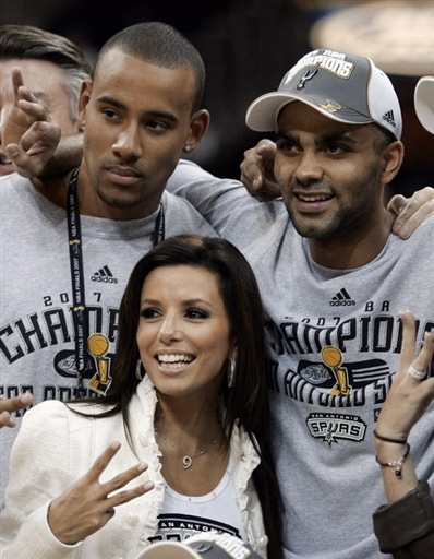 小蜜蜂英超对阵升班马豪取10连胜，伯恩利本赛季丢球第三多（英超小蜜蜂对升班马豪取10连胜，伯恩利本季失球数排名第三）