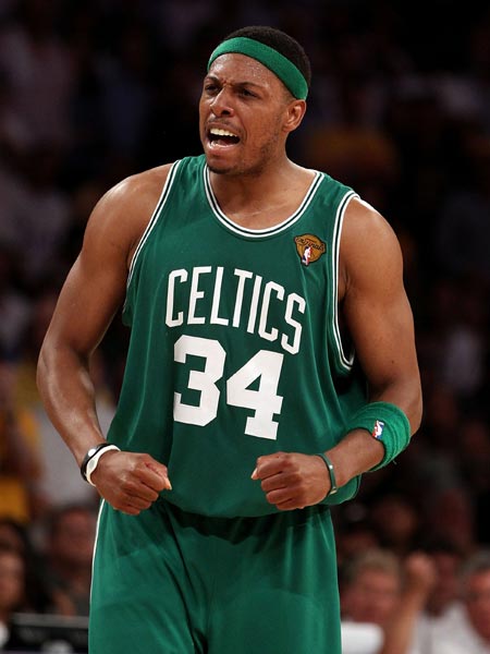 米兰冬窗急寻中锋：莱奥撑不起停区，谁能补上争冠最后一块拼图？（米兰冬窗急补中锋：莱奥难扛禁区重任，谁来补齐争冠最后一块拼图？）