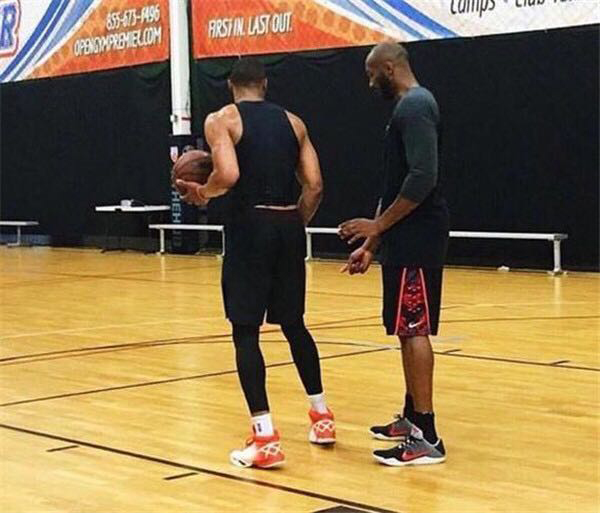 埃迪-豪谈伊萨克：想回到球队训练，你得先证明自己配得上（埃迪-豪：伊萨克若想回归球队训练，必须先证明自己有资格）