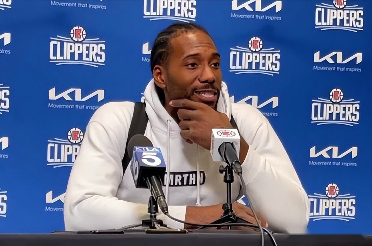 卡洛斯：C罗是所有球员的榜样；相比小罗我更爱去大罗的派对（罗伯托·卡洛斯：C罗堪称球员榜样；比起小罗的，我更愿参加大罗的派对）